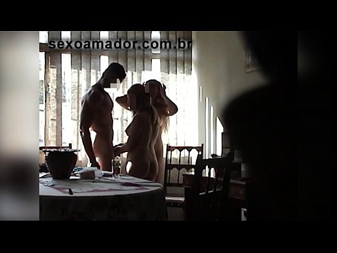 ❤️ సెక్స్ స్నేహితులు ఒక పెద్ద మనిషిని మరియు అతనితో ముగ్గురిని ఆహ్వానిస్తారు ❤️  సెక్స్ మా వద్ద te.tube-sexer.ru ️❤